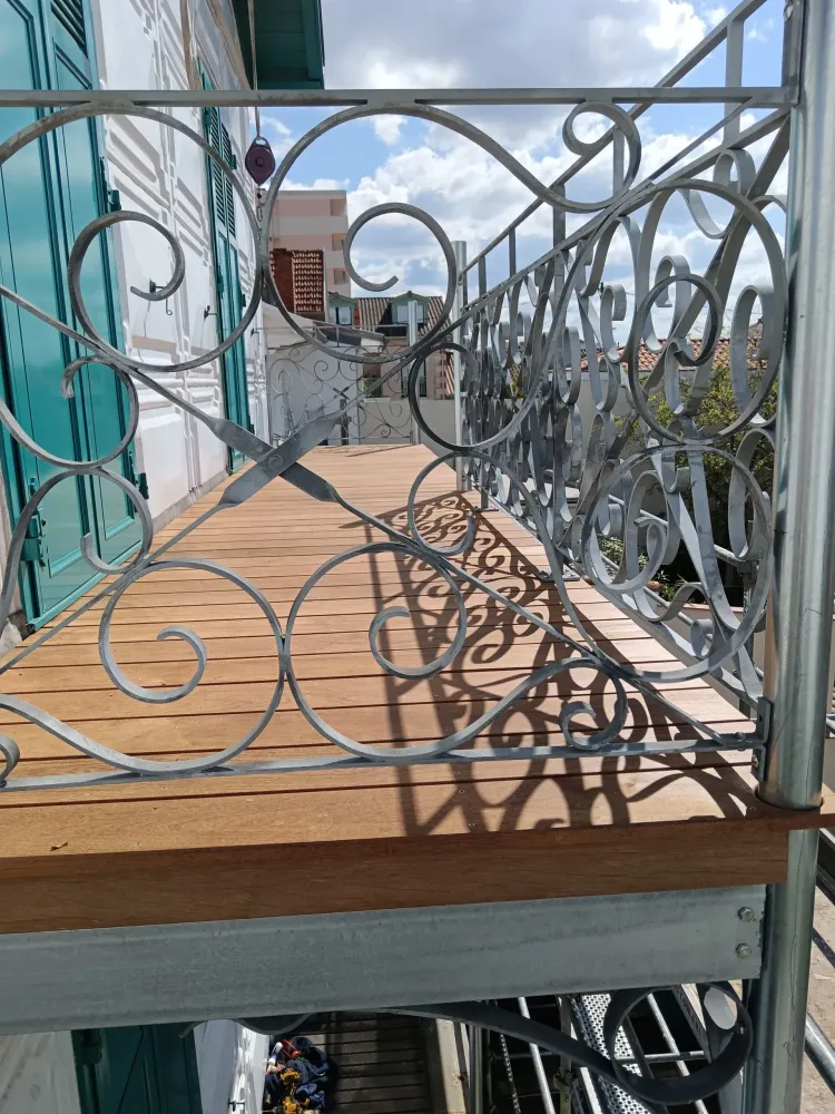 Terrasse suspendue acier bois maison Eiffel (3)