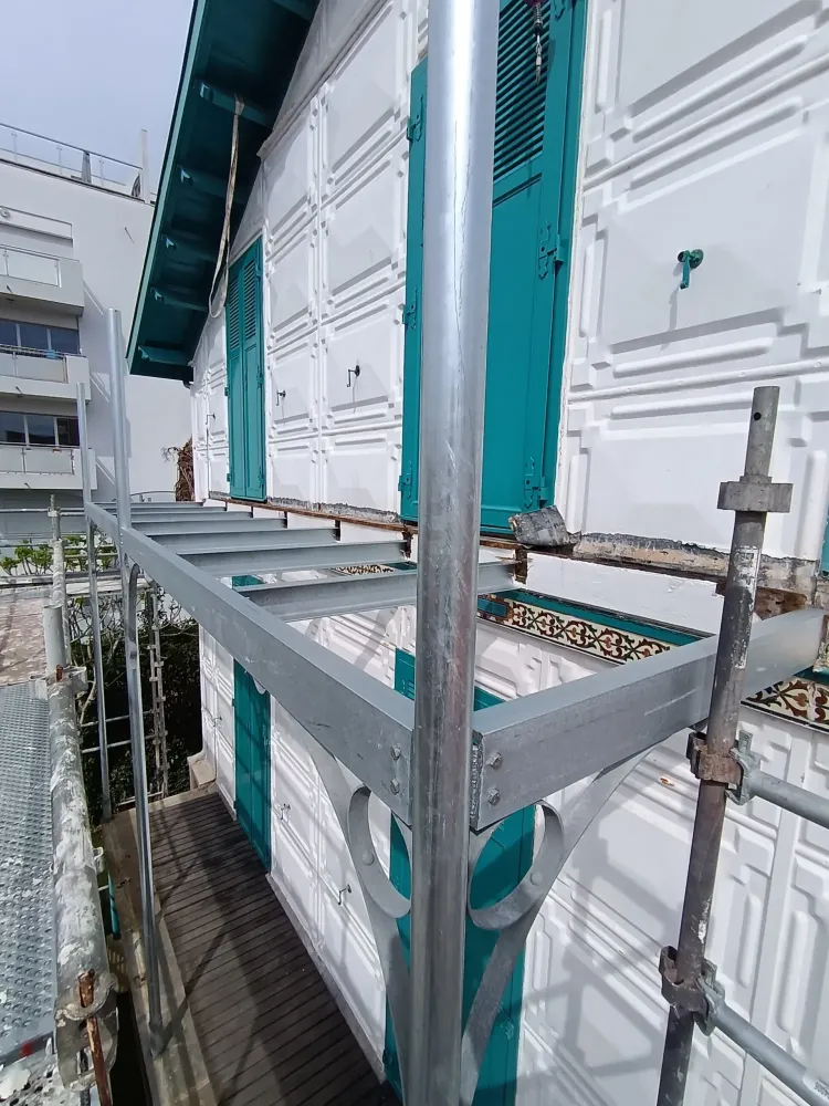 Terrasse suspendue acier bois maison Eiffel (2)